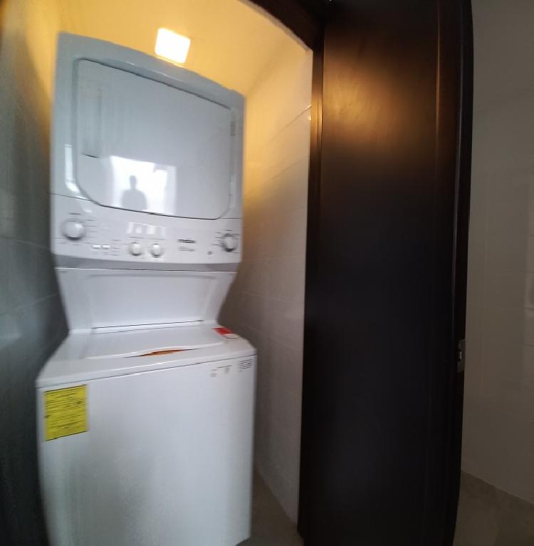 Apartamento de 2 Niveles y 3 Habitaciones en Renta Z.15