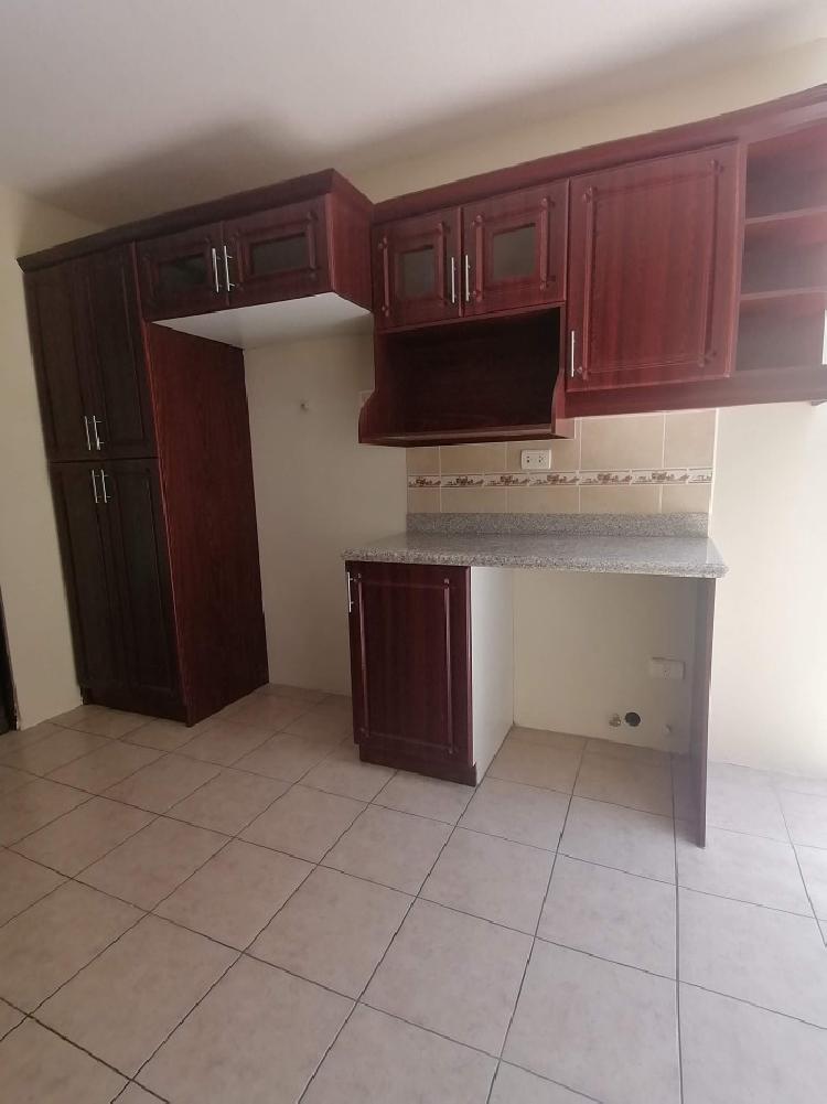 Casa en renta Quinta los Encinos zona 7 de Mixco