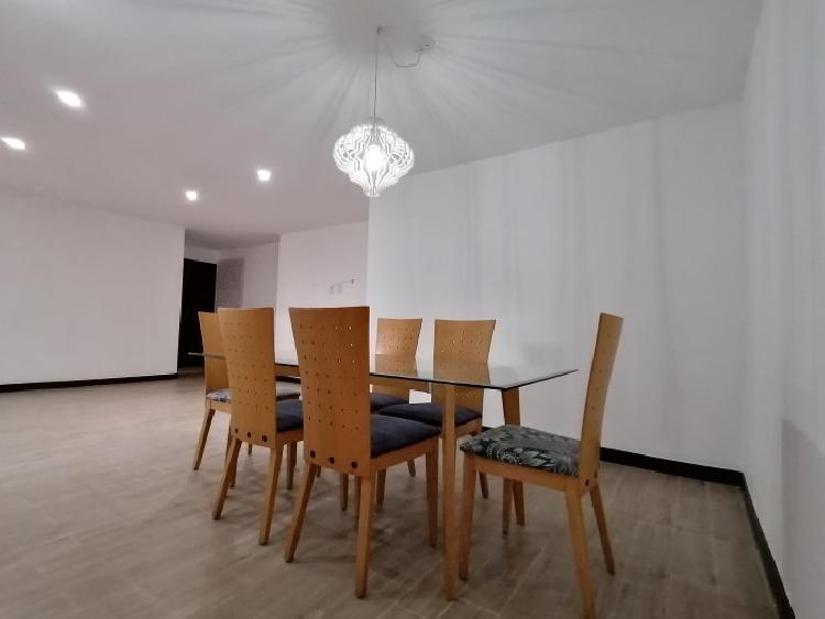 Apartamento de 3 habitaciones en venta Attica Zona 14