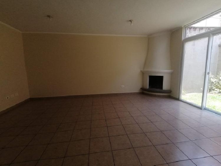 Casa en renta Quinta los Encinos zona 7 de Mixco