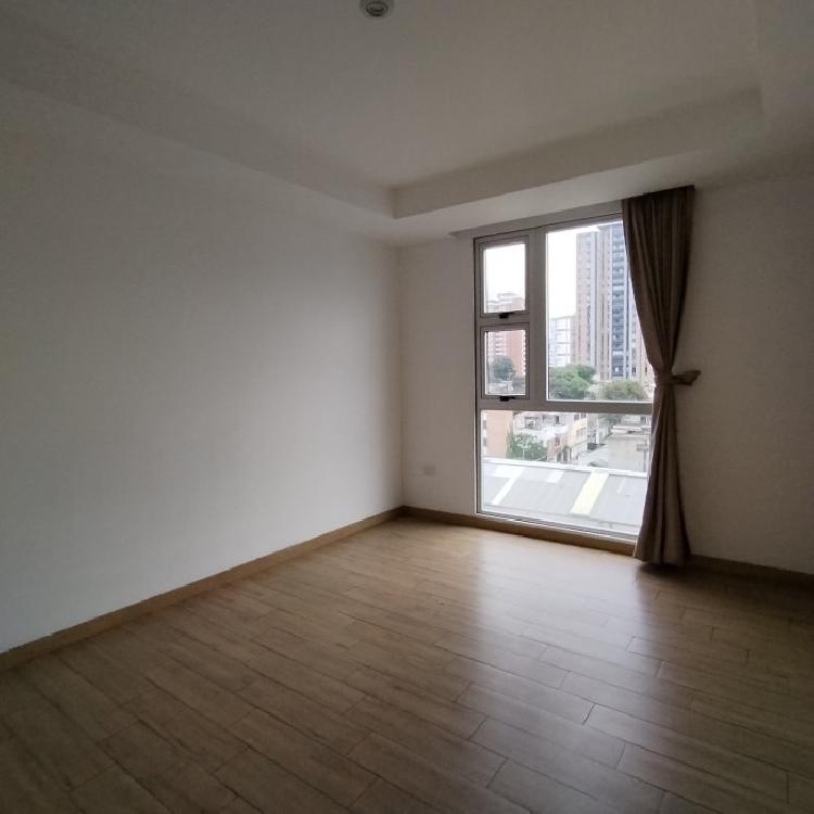 Apartamento en alquiler de 3 habitaciones en zona 10