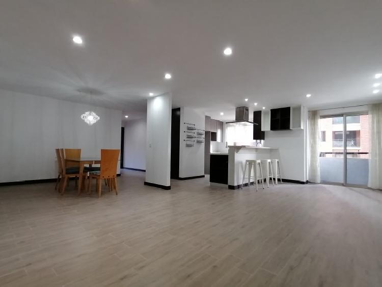 Apartamento de 3 habitaciones en venta Attica Zona 14