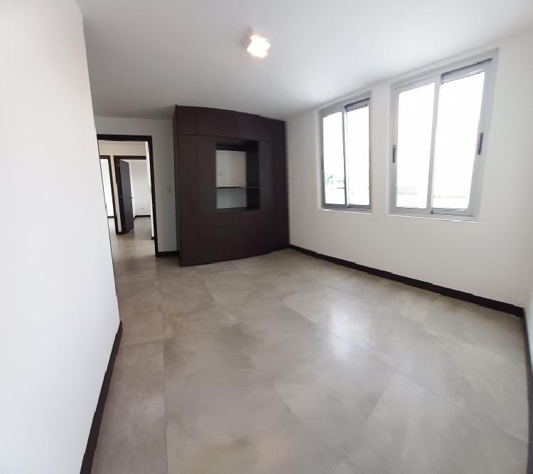 Apartamento de 2 Niveles y 3 Habitaciones en Renta Z.15