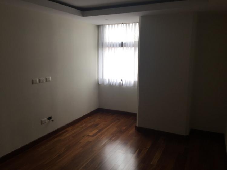 Alquilo Apartamento con 207.00m2 en Zona 10 