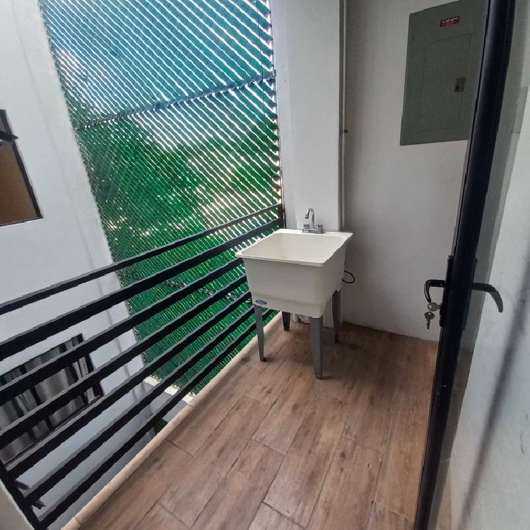 Apartamento en renta zona 11 por el CUM