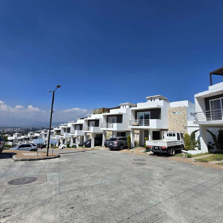 Hermosa casa en Venta en Lomas del Carmen IV
