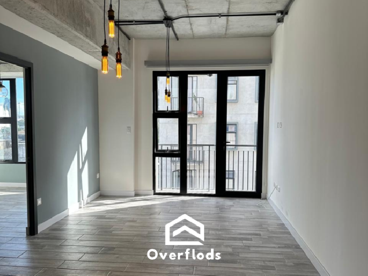 Renta de apartamento, edificio Silk 4 grados, zona 4.